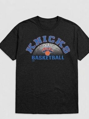 Gildan Black Knicks Basketball Short Sleeve Tee